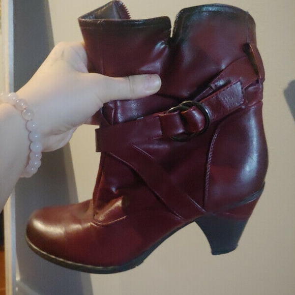 Red Zip up boots - Picture 2 of 2